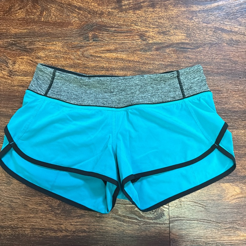 lululemon speed up 2.5 inch shorts sz 2!!